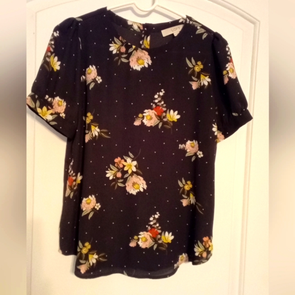 Loft women's floral blouse. Short sleeve. Button up back. Size Small petite